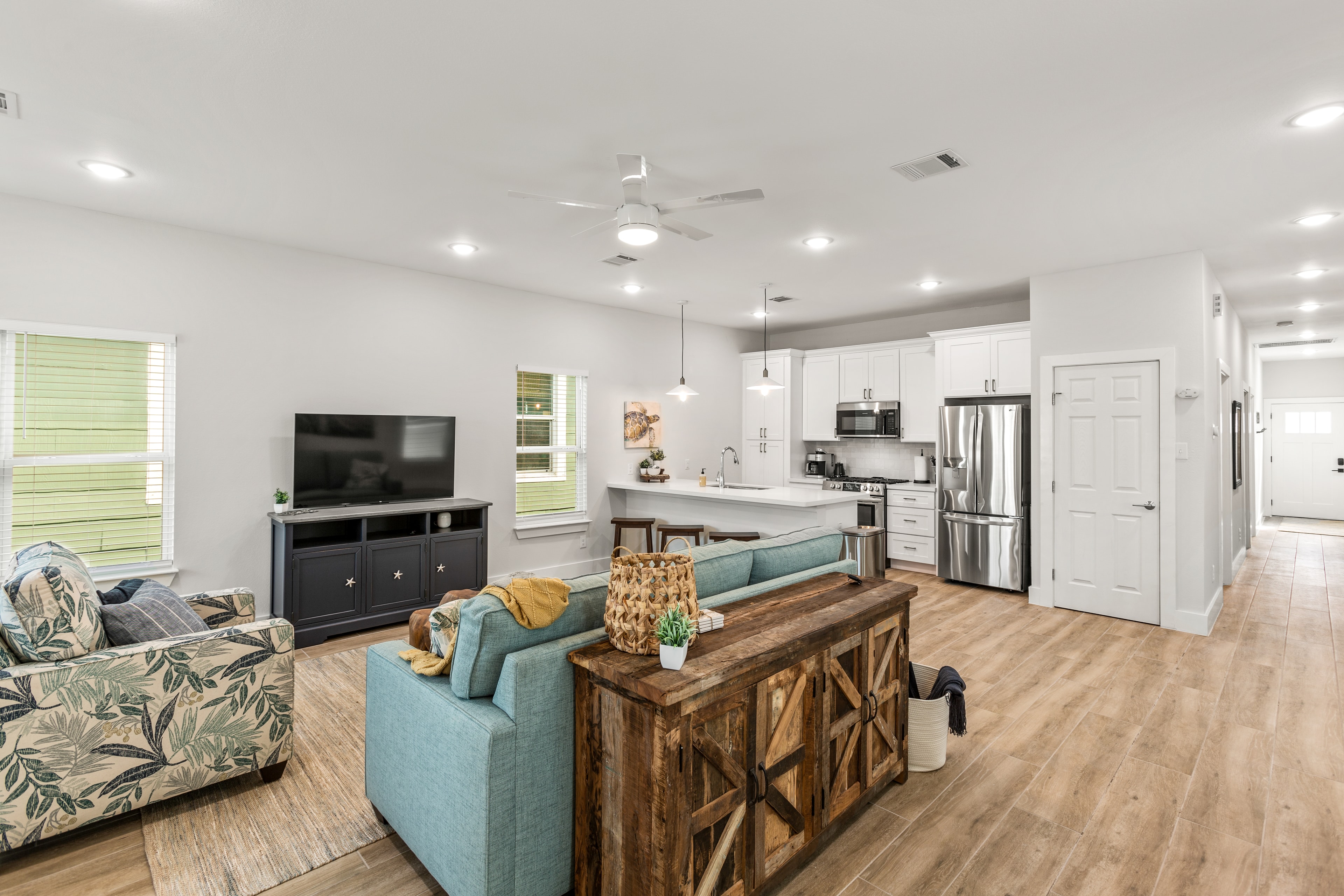 Sea Star Tides — open-concept living room with TV and kitchen
