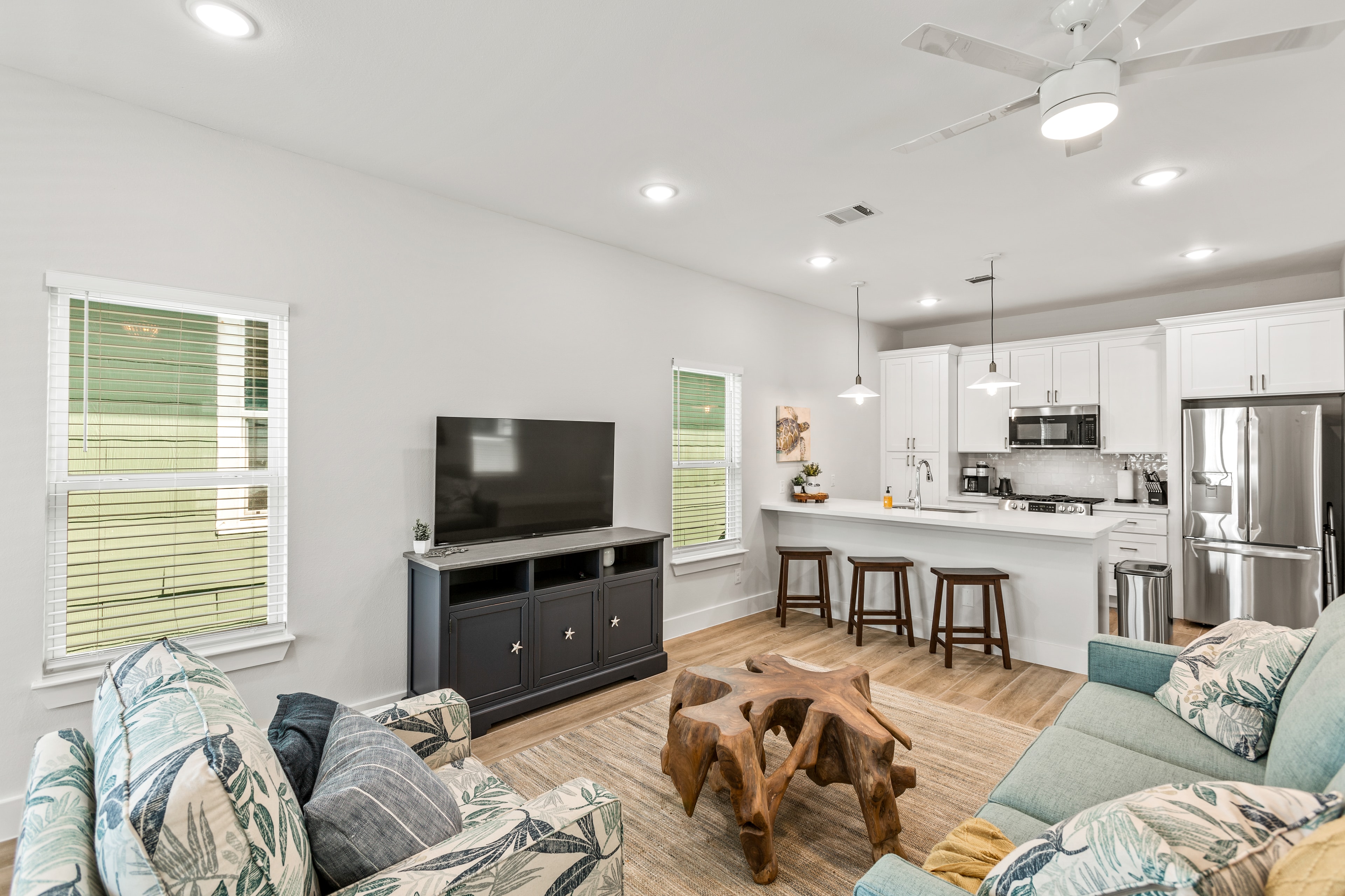 Sea Star Tides — open-concept living and kitchen